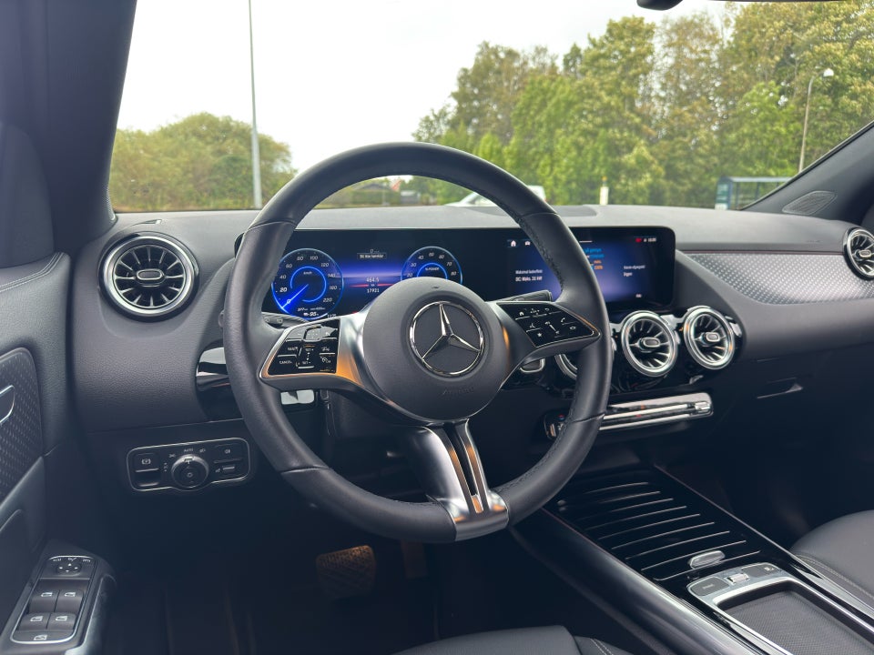 Mercedes EQA300 Progressive 4Matic 5d