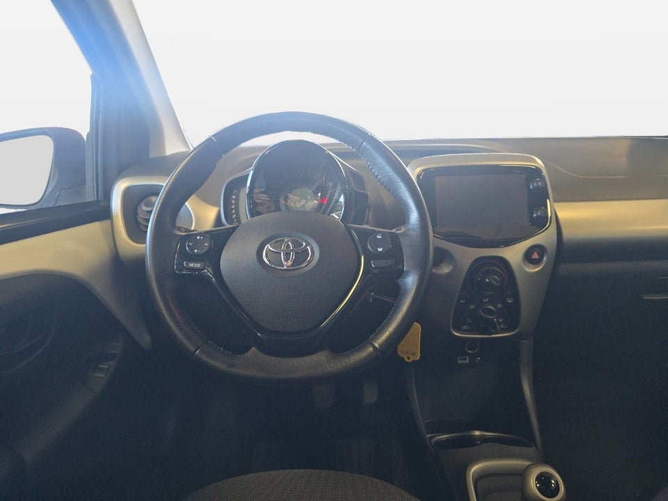 Toyota Aygo 1,0 VVT-i x-press x-shift 5d