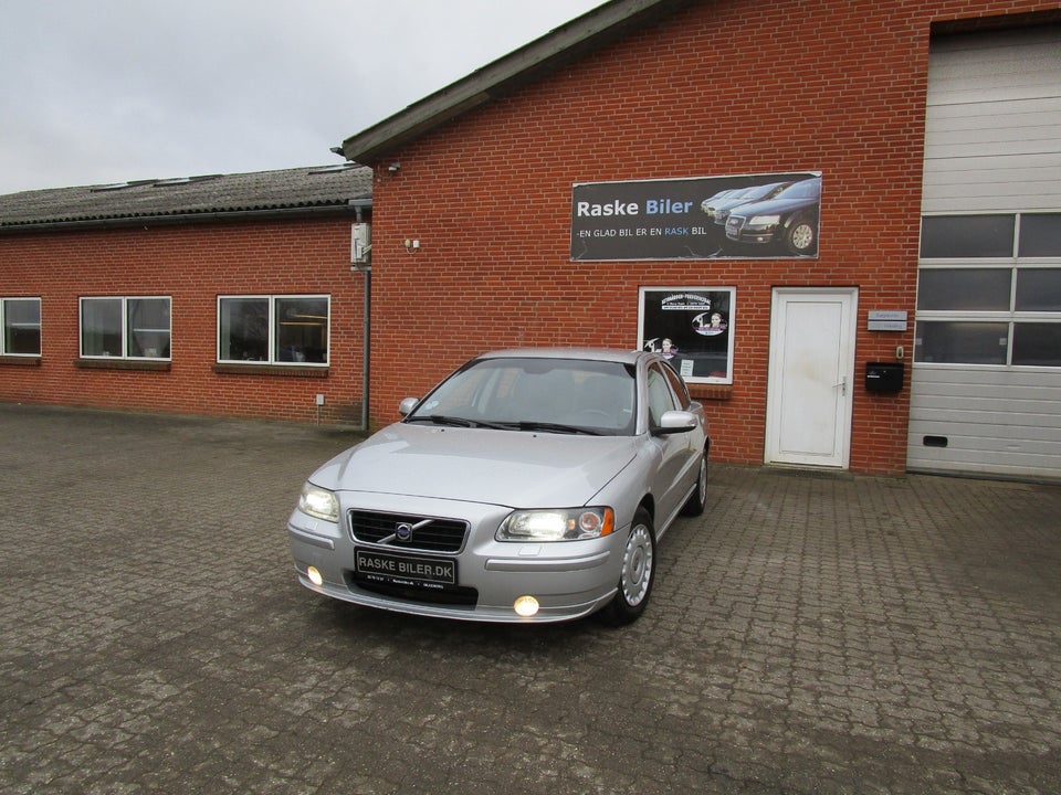 Volvo S60 2,4 140 Momentum 4d