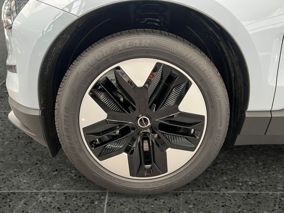 Volvo EX30 Standard Range Plus 5d