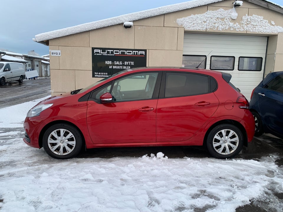 Peugeot 208 1,6 BlueHDi 100 More Sky 5d