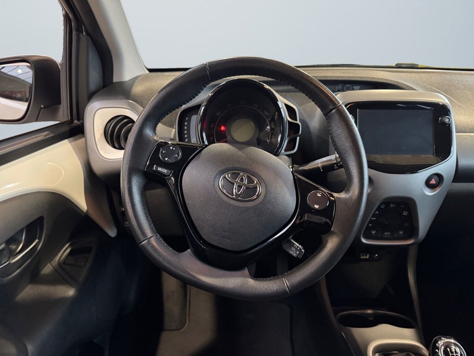 Toyota Aygo 1,0 VVT-i x-press 5d