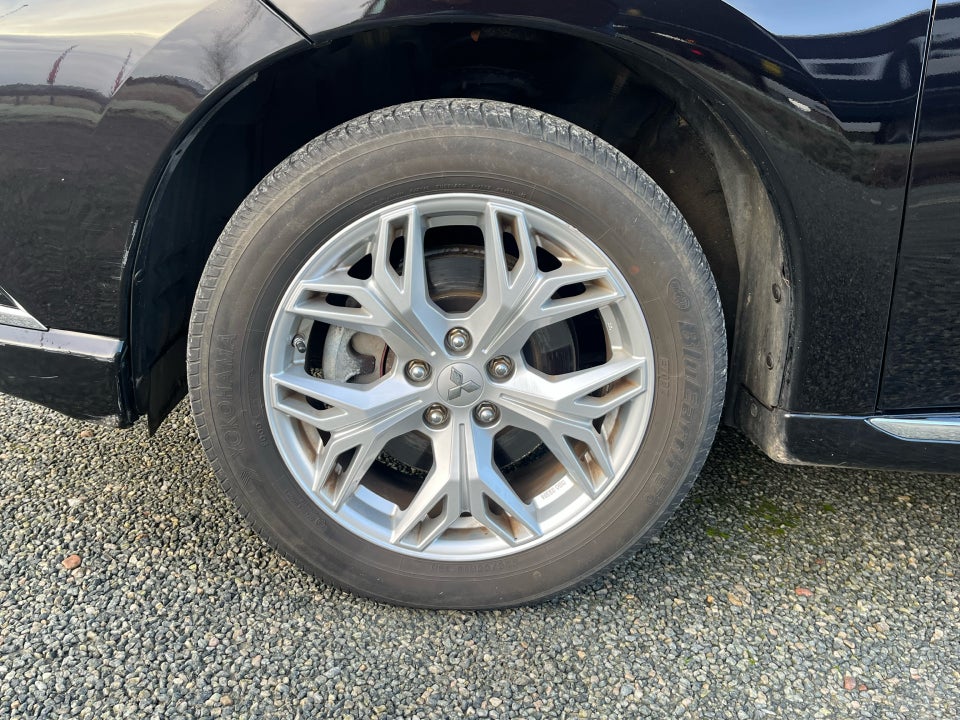 Mitsubishi Outlander 2,4 PHEV Instyle CVT 4WD 5d