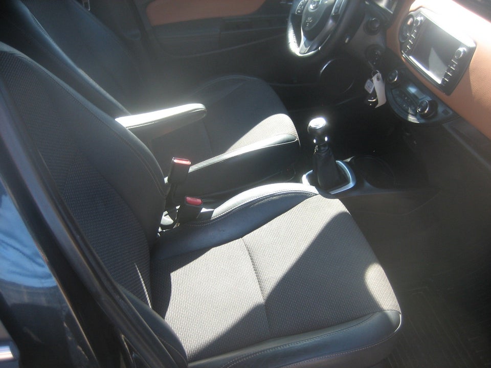 Toyota Yaris 1,3 VVT-i Lounge Edition 5d