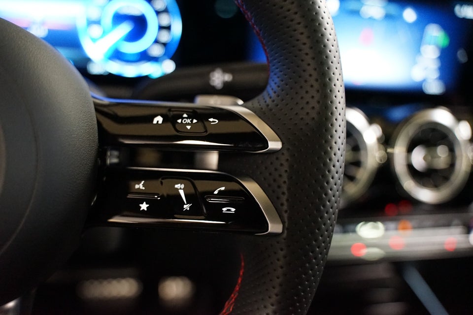 Mercedes EQA300 AMG Line 4Matic 5d