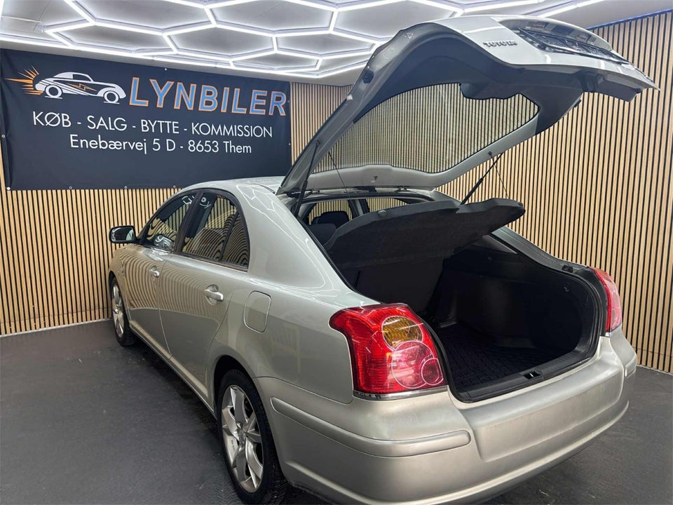Toyota Avensis 2,4 Executive stc. aut. 5d
