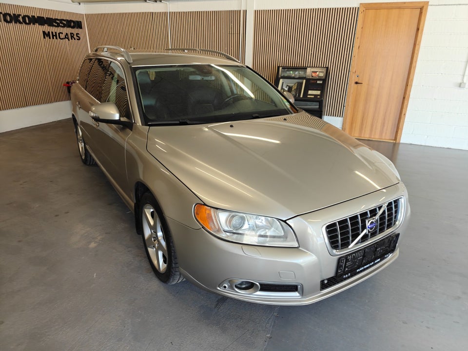 Volvo V70 2,4 D5 185 R-Design aut. 5d