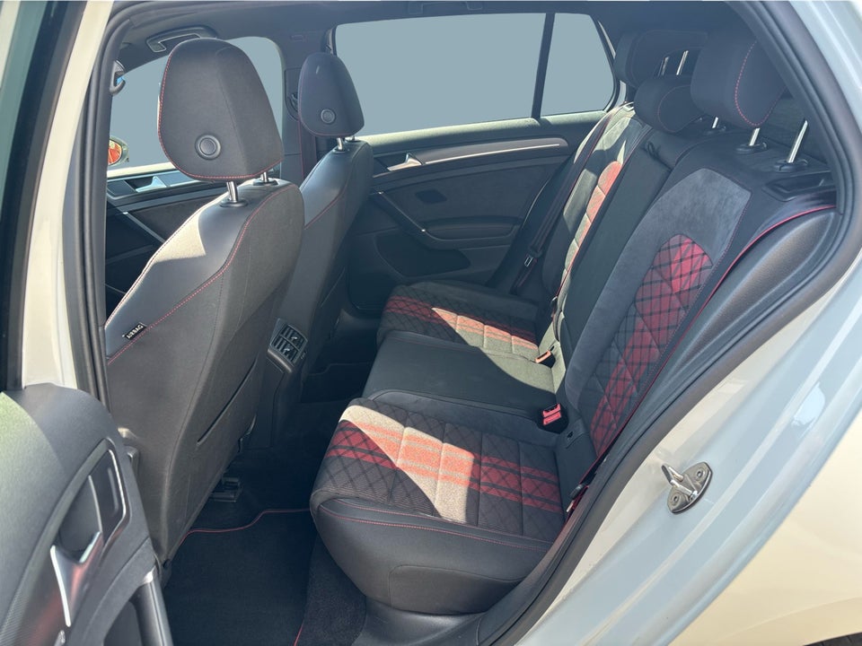 VW Golf VII 2,0 GTi TCR DSG 5d