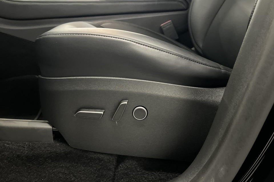 Tesla Model Y Long Range AWD 5d
