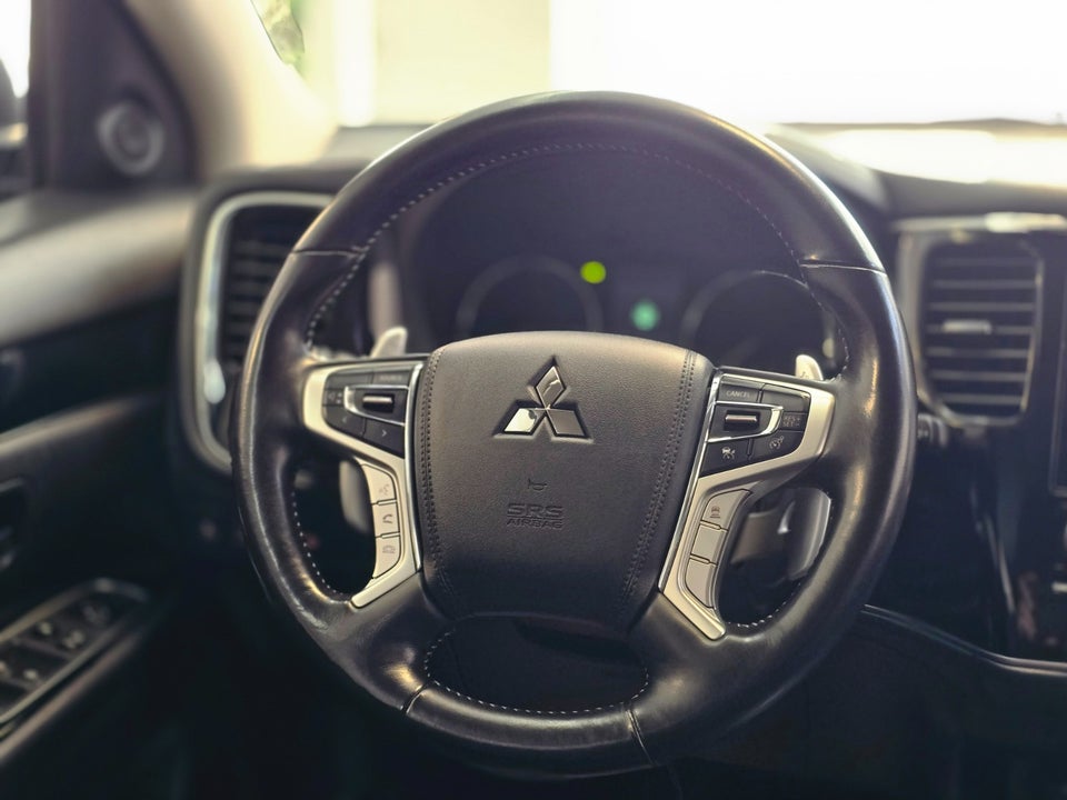 Mitsubishi Outlander 2,4 PHEV Intro Edition CVT 4WD 5d