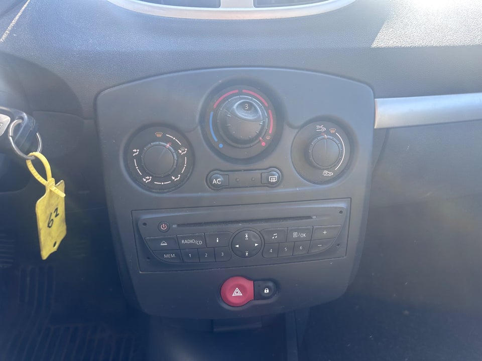 Renault Clio III 1,2 16V Authentique Sport Tourer 5d