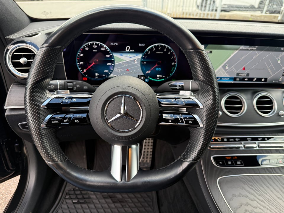 Mercedes E300 e 2,0 AMG Line stc. aut. 5d