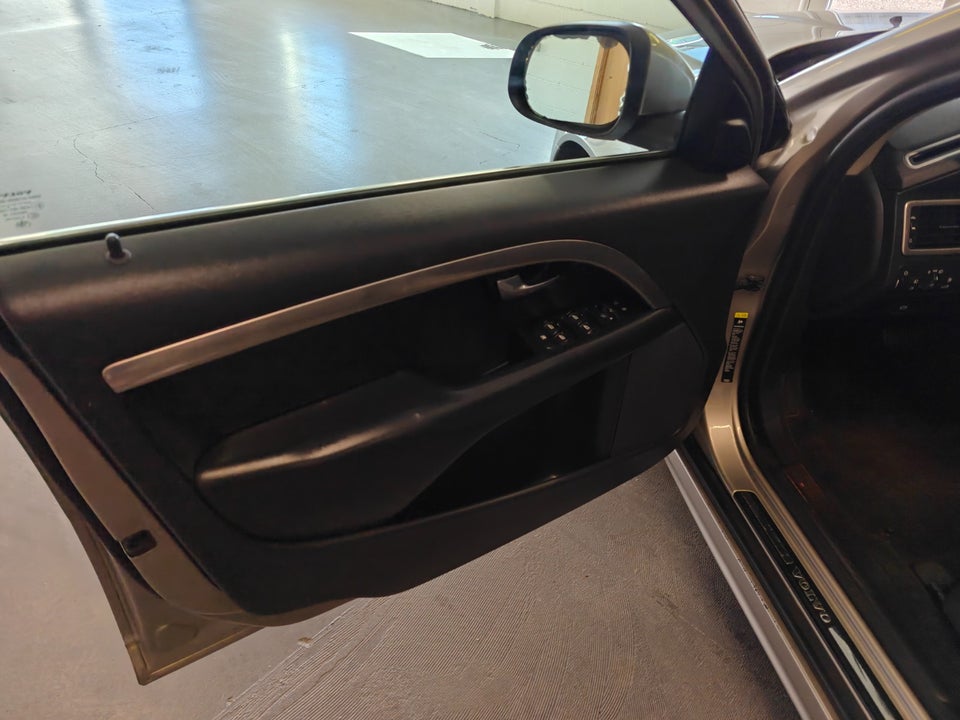 Volvo V70 2,4 D5 185 R-Design aut. 5d