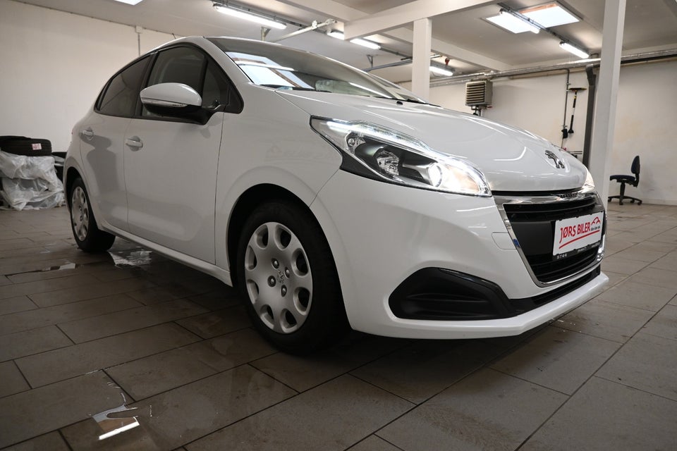 Peugeot 208 1,6 BlueHDi 100 Chili Sky 5d