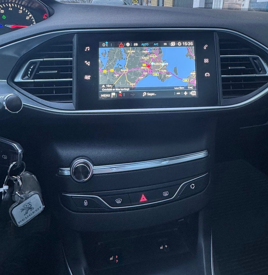 Peugeot 308 1,2 e-THP 130 Allure Sky 5d