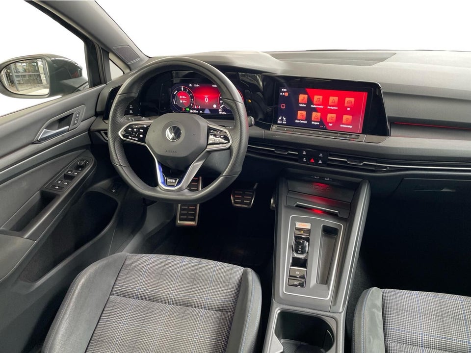 VW Golf VIII 1,4 GTE DSG 5d