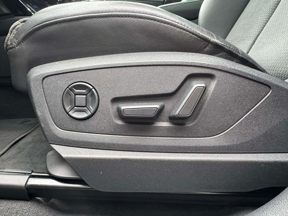 Audi e-tron 55 S-line quattro 5d