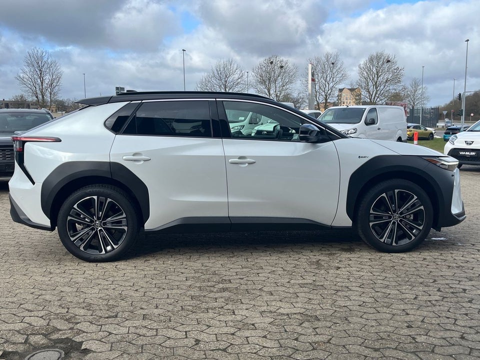 Toyota bZ4X Executive 5d