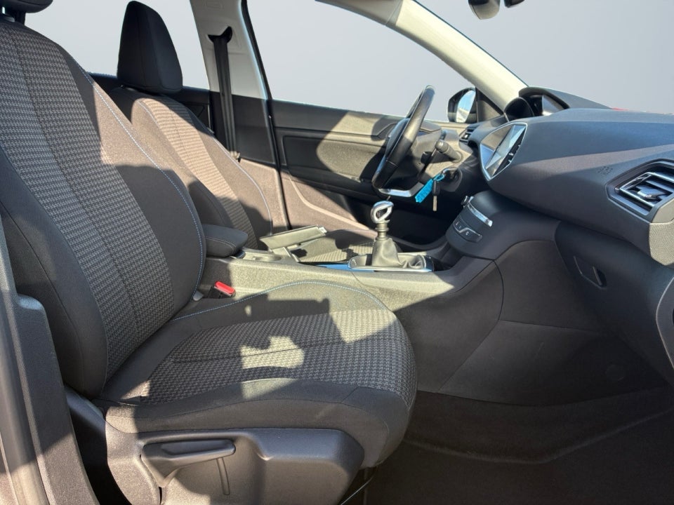 Peugeot 308 1,5 BlueHDi 130 Style+ 5d