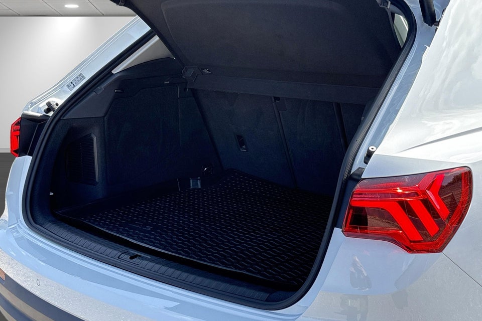 Audi Q3 45 TFSi e Attitude plus S-tr. 5d