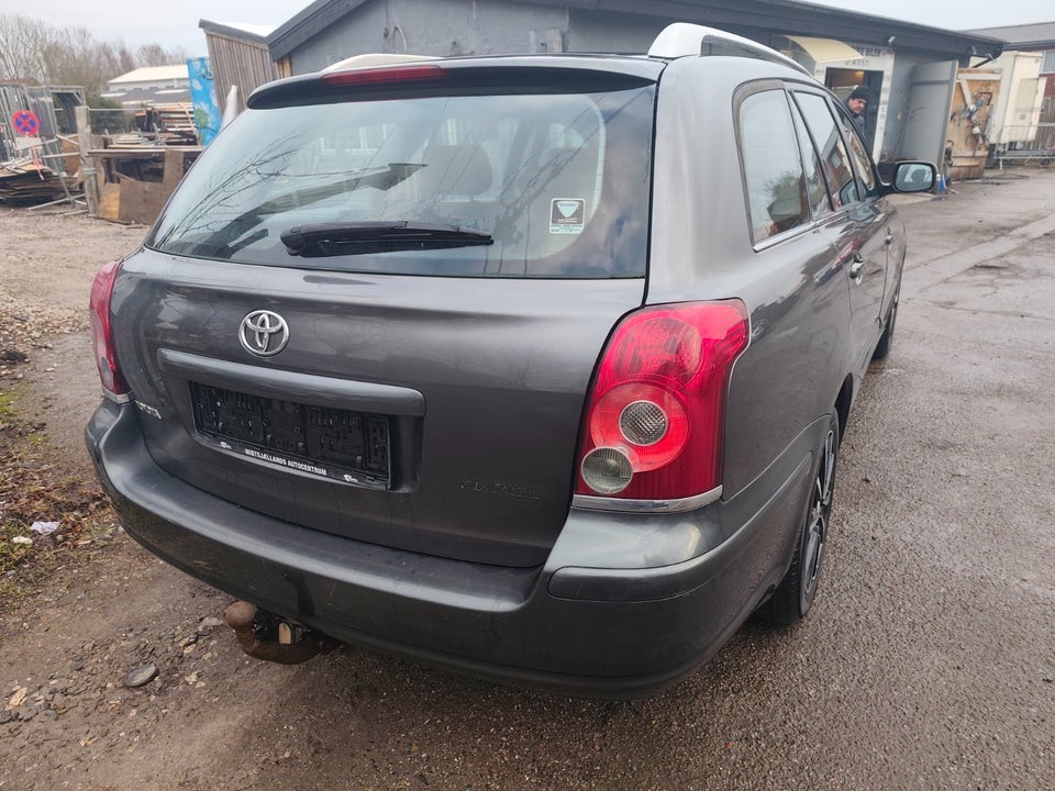 Toyota Avensis 1,8 VVT-i Elegance stc. 5d