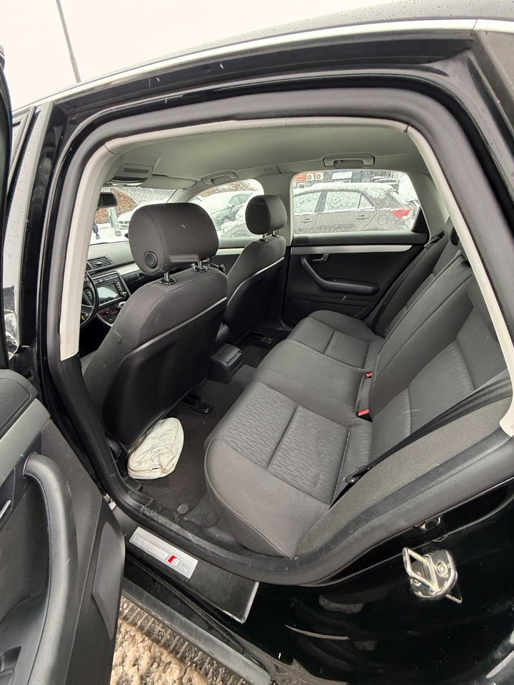 Audi A4 2,0 TDi 140 S-line Multitr. 4d