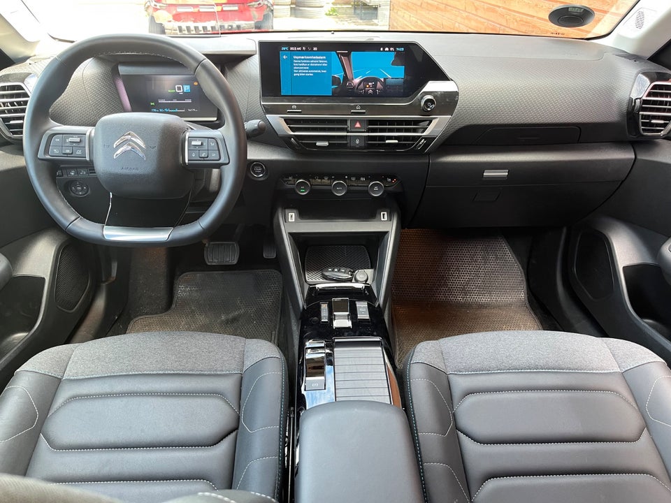 Citroën ë-C4 X 50 Shine 4d
