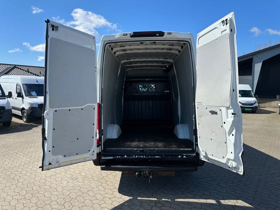 Iveco Daily 3,0 35S17 12m³ Van