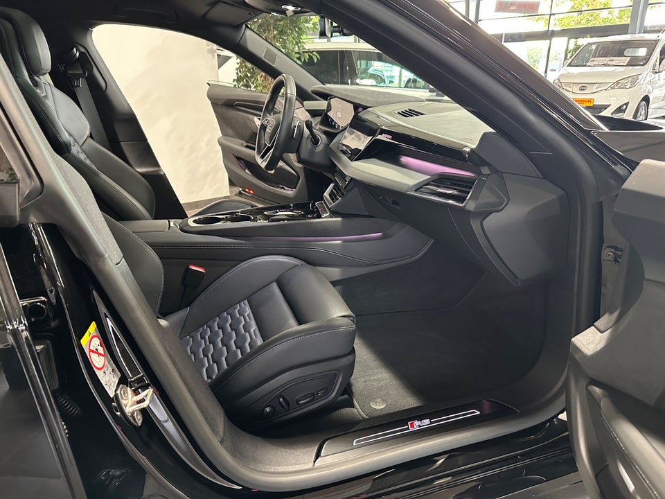 Audi RS e-tron GT quattro 4d