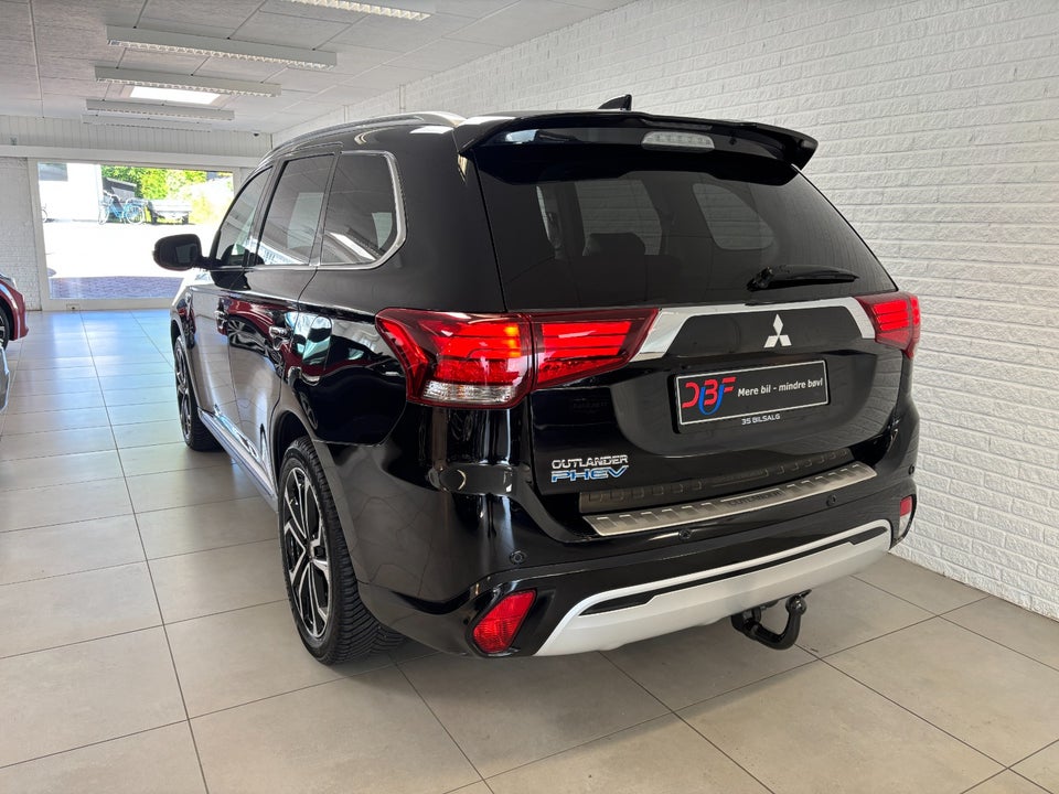 Mitsubishi Outlander 2,4 PHEV Limited CVT 4WD 5d