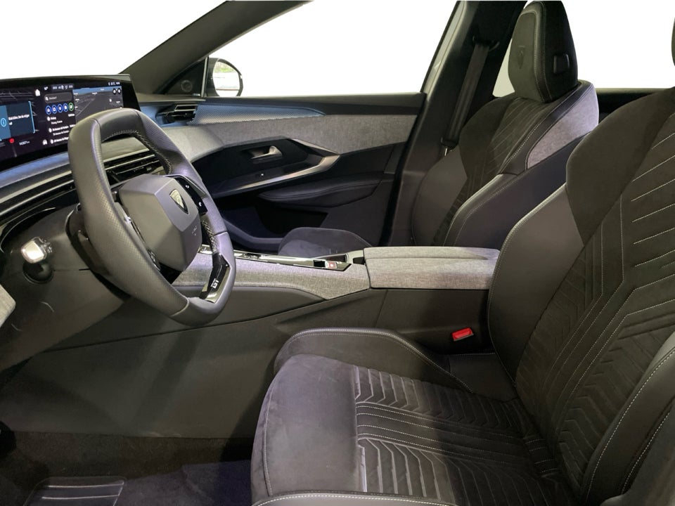 Peugeot e-3008 77 GT Pack 5d