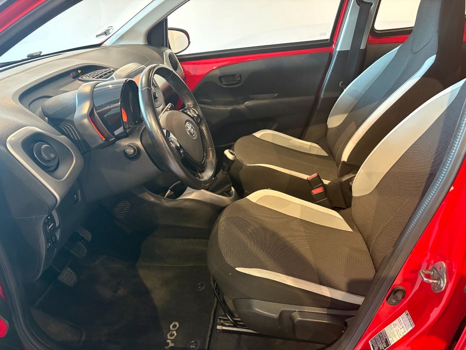 Toyota Aygo 1,0 VVT-i x-play 5d