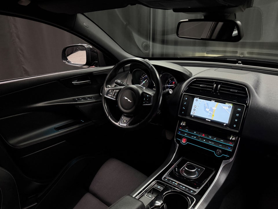Jaguar XE 2,0 D180 R-Sport aut. 4d