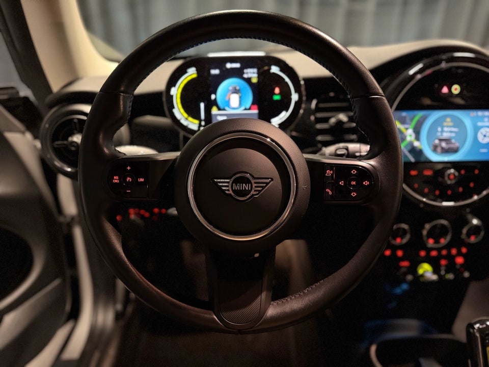 MINI Cooper SE Essential 3d