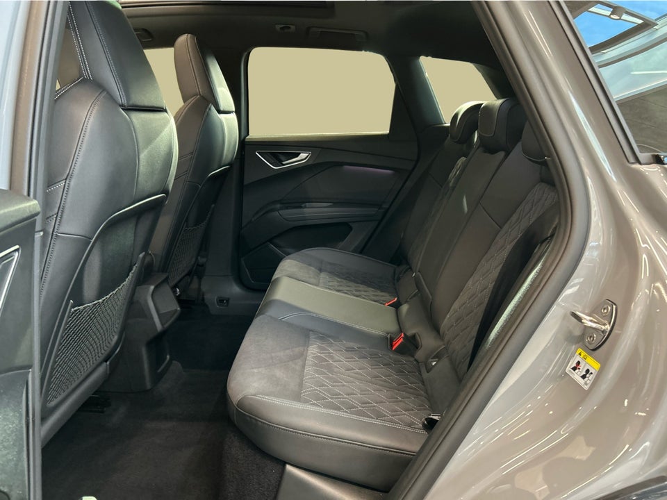 Audi Q4 e-tron 40 S-line 5d