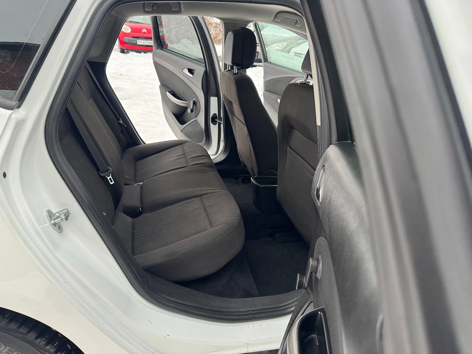 Opel Astra 1,4 T 140 Enjoy 5d