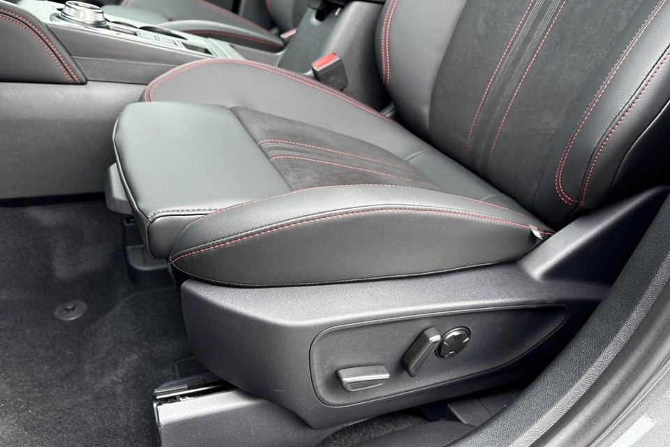 Ford Kuga 2,5 PHEV ST-Line X CVT 5d