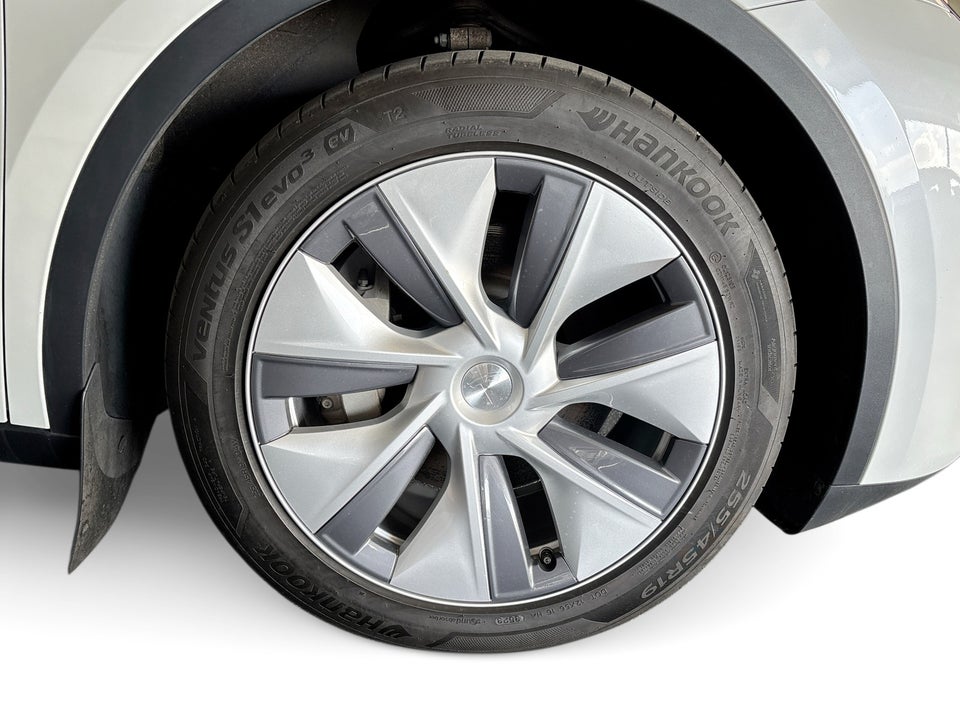 Tesla Model Y Long Range AWD 5d