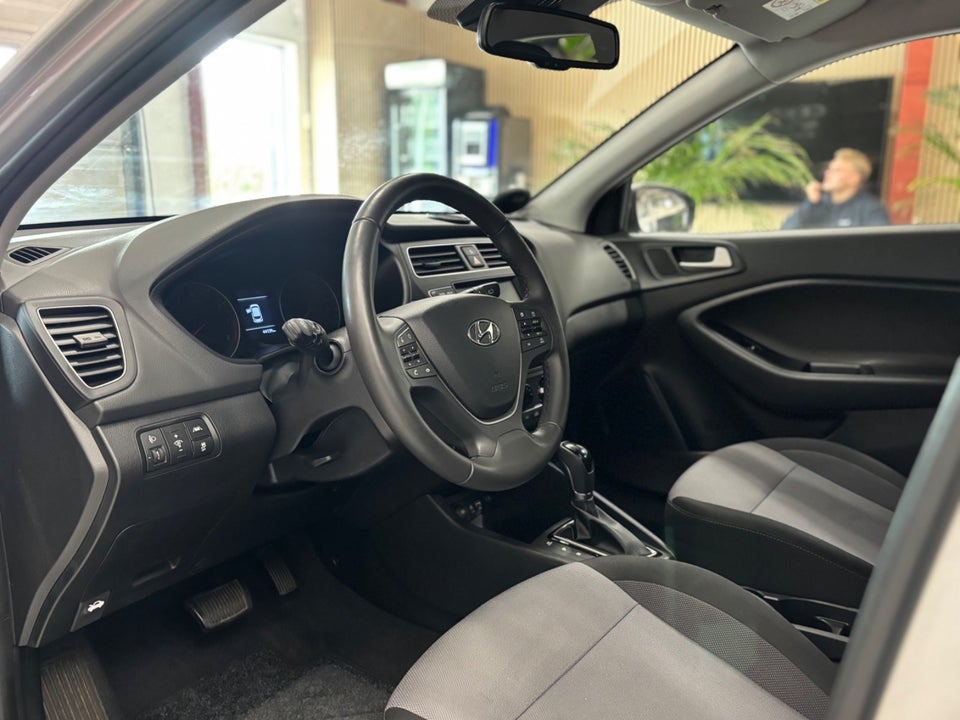 Hyundai i20 1,0 T-GDi Essential DCT 5d