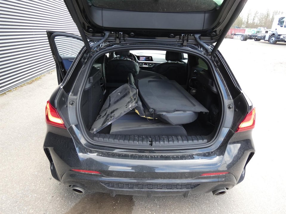 BMW M135i 2,0 Connected xDrive aut. Van 5d