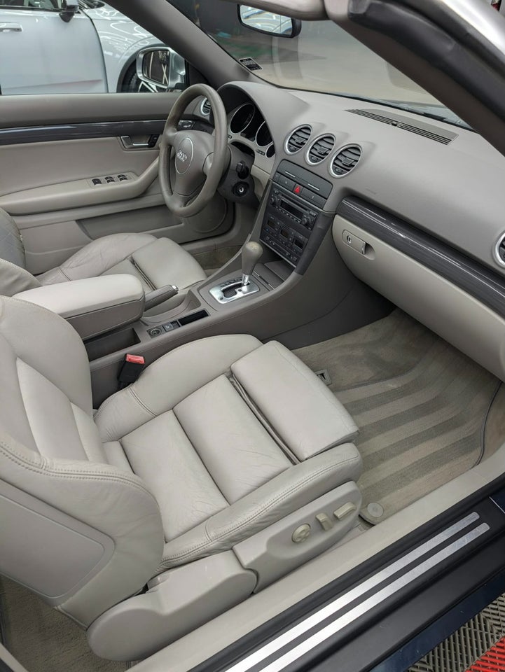 Audi A4 2,4 V6 Cabriolet Multitr. 2d