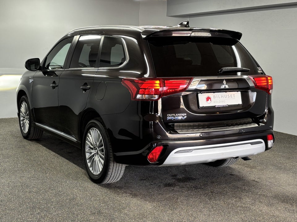 Mitsubishi Outlander 2,4 PHEV Instyle CVT 4WD 5d