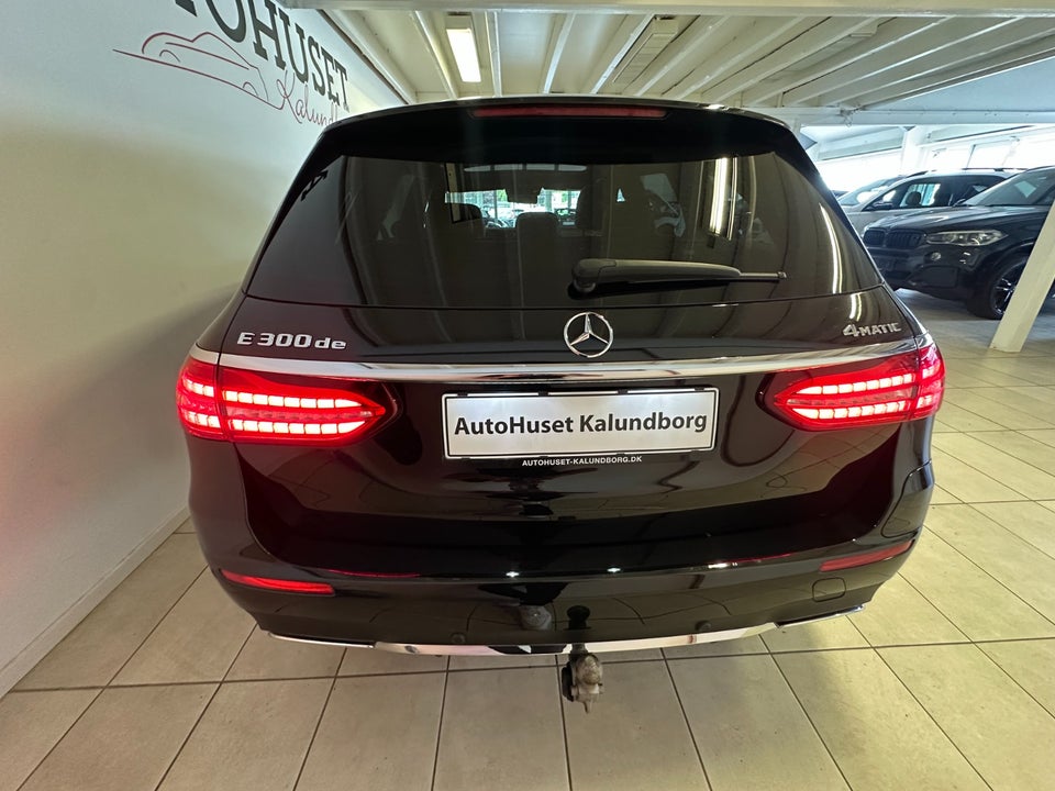 Mercedes E300 de 2,0 AMG Line stc. aut. 4Matic 5d