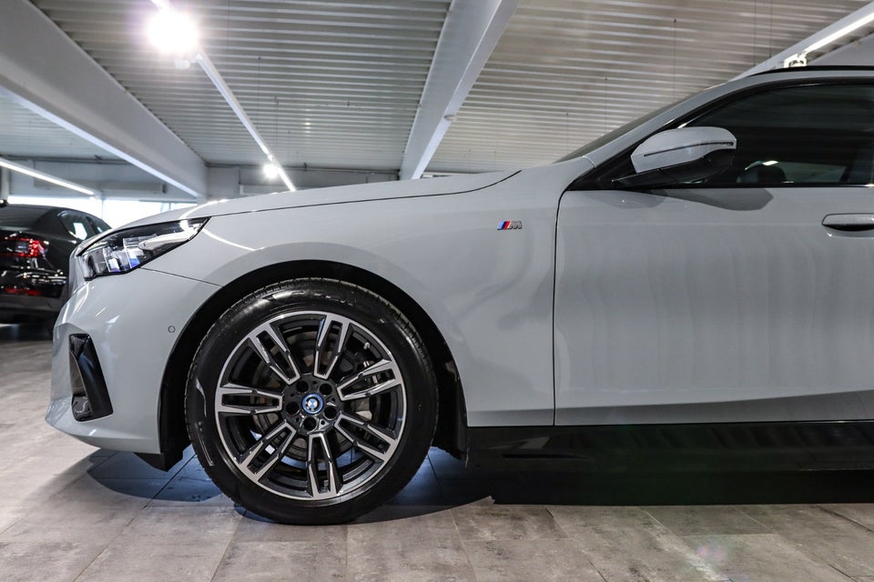 BMW i5 eDrive40 Touring Fully Charged 5d