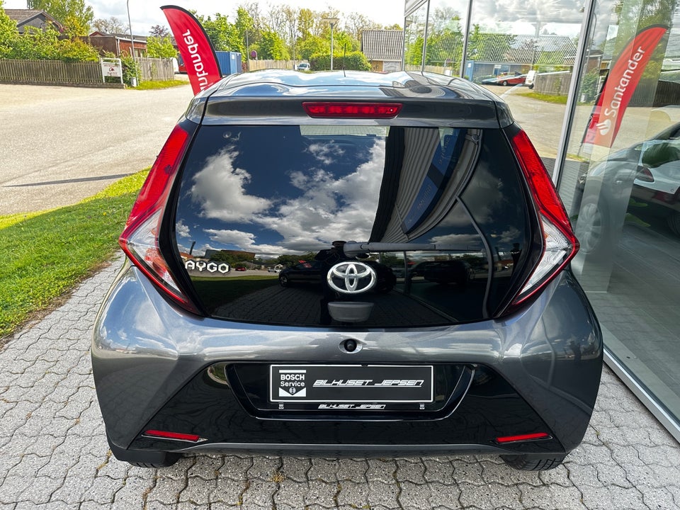 Toyota Aygo 1,0 VVT-i x-press 5d