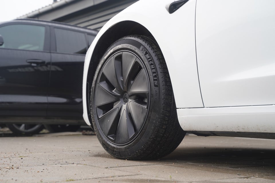 Tesla Model 3 Long Range AWD 4d