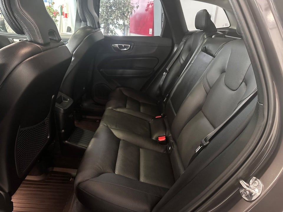 Volvo XC60 2,0 T8 ReCharge Inscription aut. AWD 5d