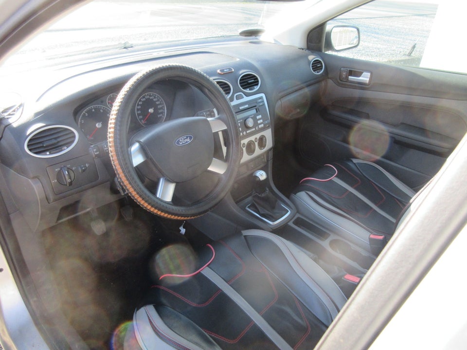 Ford Focus 1,6 Ambiente 100 stc. 5d