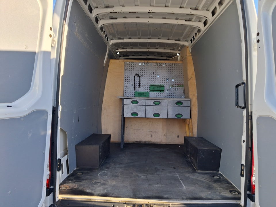 Iveco Daily 3,0 35S18 Mandskabsvogn AG8