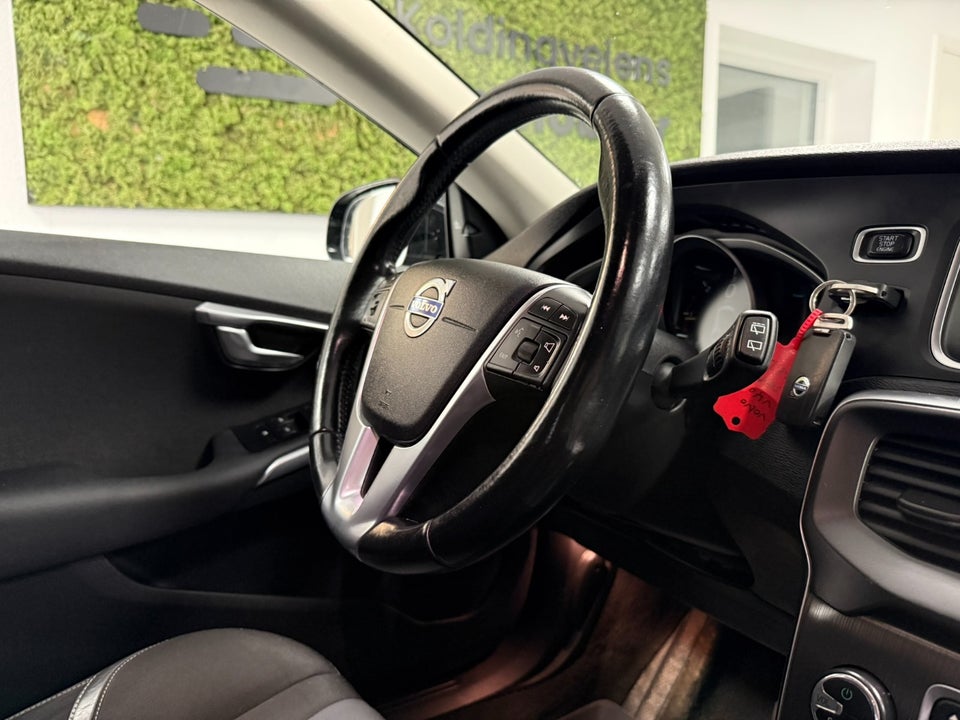 Volvo V40 1,6 D2 115 Momentum aut. 5d